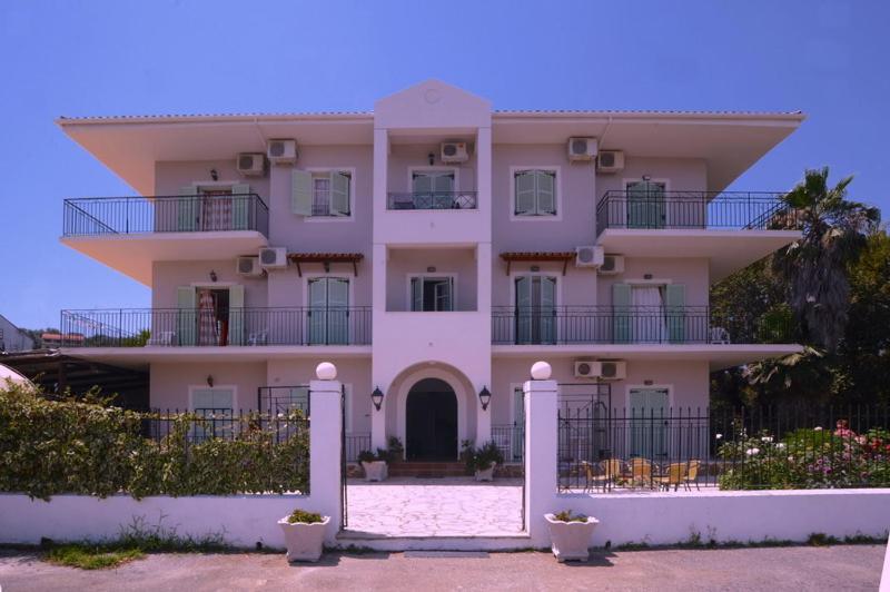 Lola'S Apartments 3 Dassia  Exterior photo